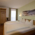Ξενοδοχείο Munde 4*